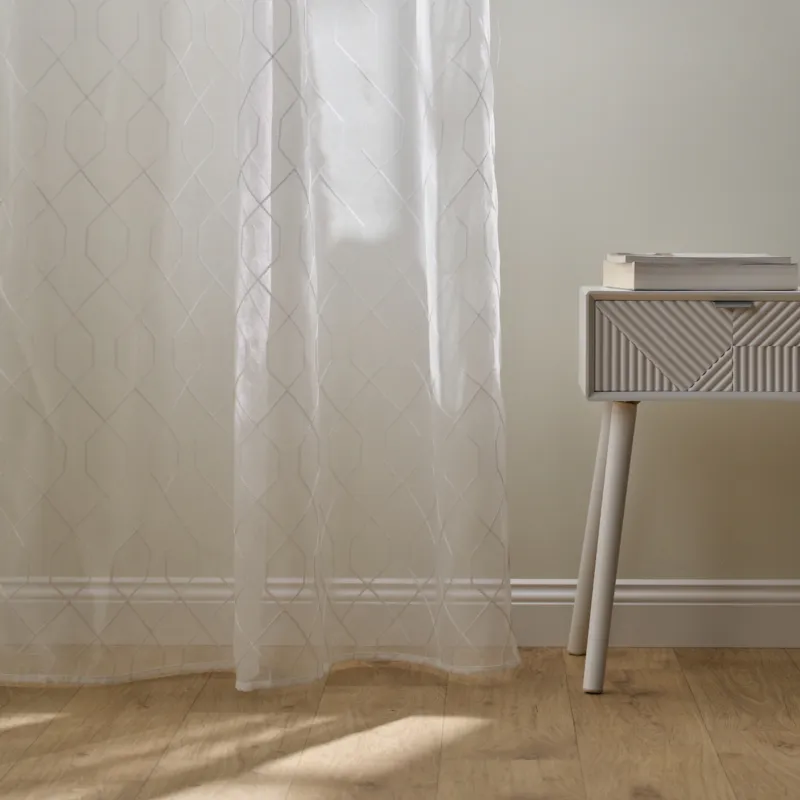 Nowość Firana haftowana Marya 140x250 cm z motywem geometrycznym -