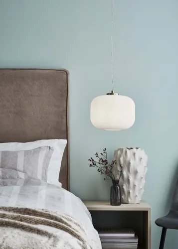 Kup online Lampa wisząca w stylu skandynawskim z mlecznym szklanym kloszem i złotymi detalami MarkSlojd 107918 Sober 150cn x 25cm